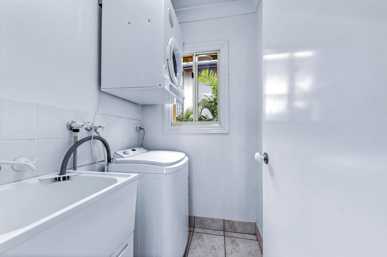 Magnificence At Airlie Apartment Еърли Бийч Екстериор снимка